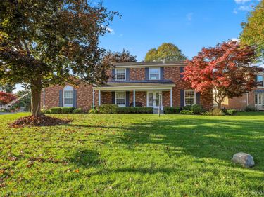 15562 N Royal Doulton Boulevard, Clinton Township, Mi 48038