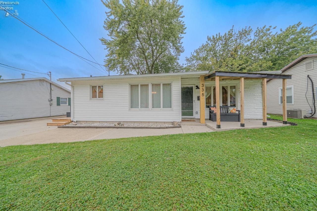 335 Benton Street, Oak Harbor, OH 43449 Main Photo