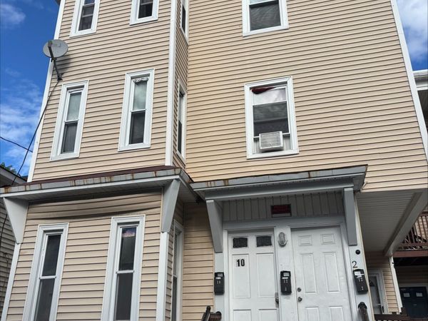 10 Rockdale Ave, Lowell, MA 01854