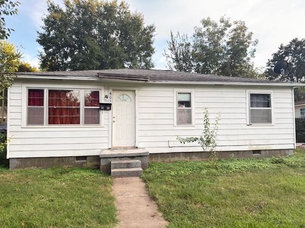 401 Locust Street , Dardanelle, AR 72834