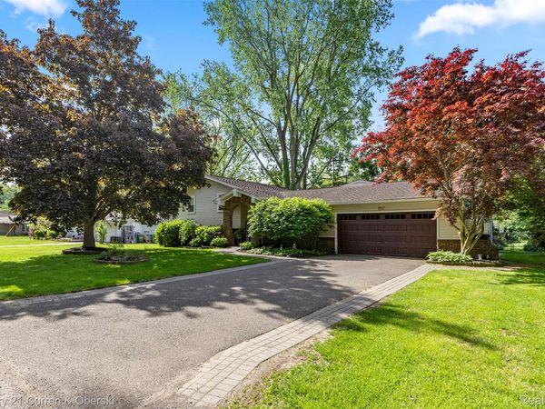 1557 Knob Hill Drive, Commerce Township, Mi 48382