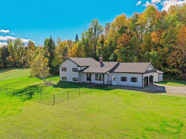 462 Logan Drive, Newport City, VT 05855