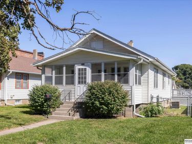 8215 N 30th Street, Omaha, NE 68112