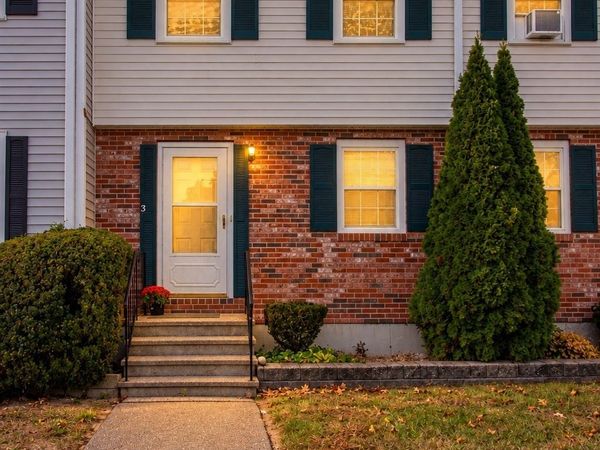 33 Sherburne Ave, Unit 3, Tyngsborough, MA 01879