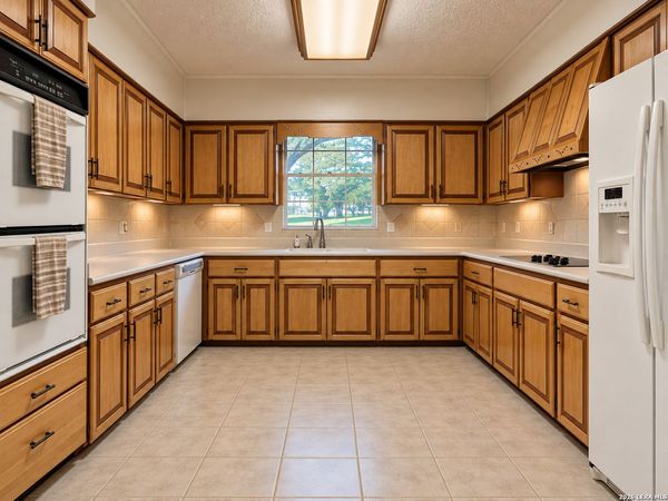 228 Sagecrest Dr, Hollywood Park, TX 78232