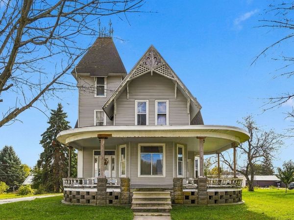 110 E mission Street, Strawberry Point, IA 52076