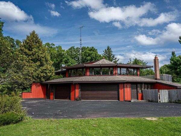 N6283 Fox Glen Road, Portage, WI 53901