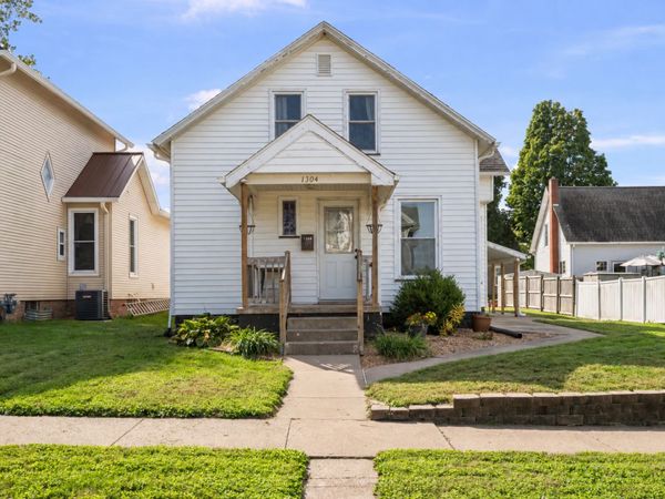 1304 Smalley Street , Muscatine, IA 52761