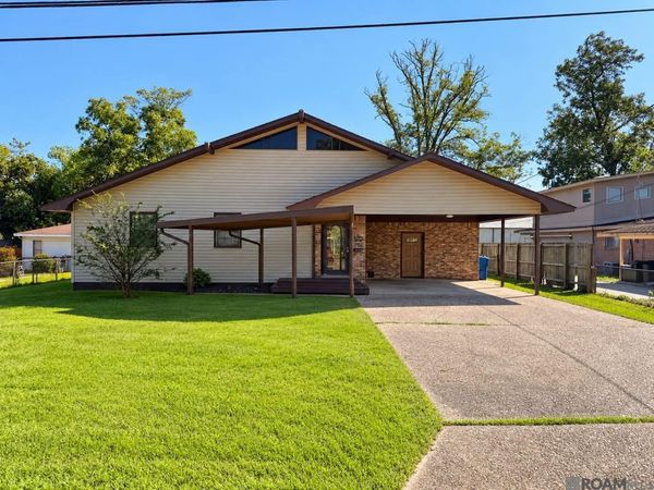 914 N 12th St, Port Allen, LA 70767