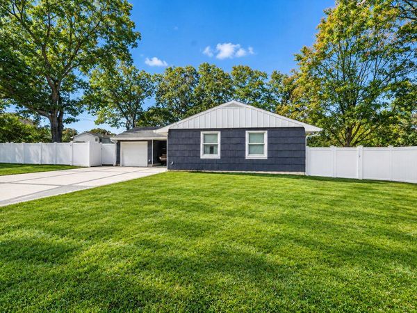 9 Hill Street, Ronkonkoma, NY 11779