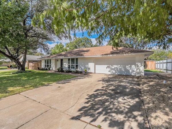 728 Glenhaven Drive, Hurst, TX 76054