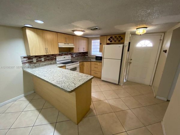 5525 W 26th Ct , Unit 106, Hialeah, FL 33016