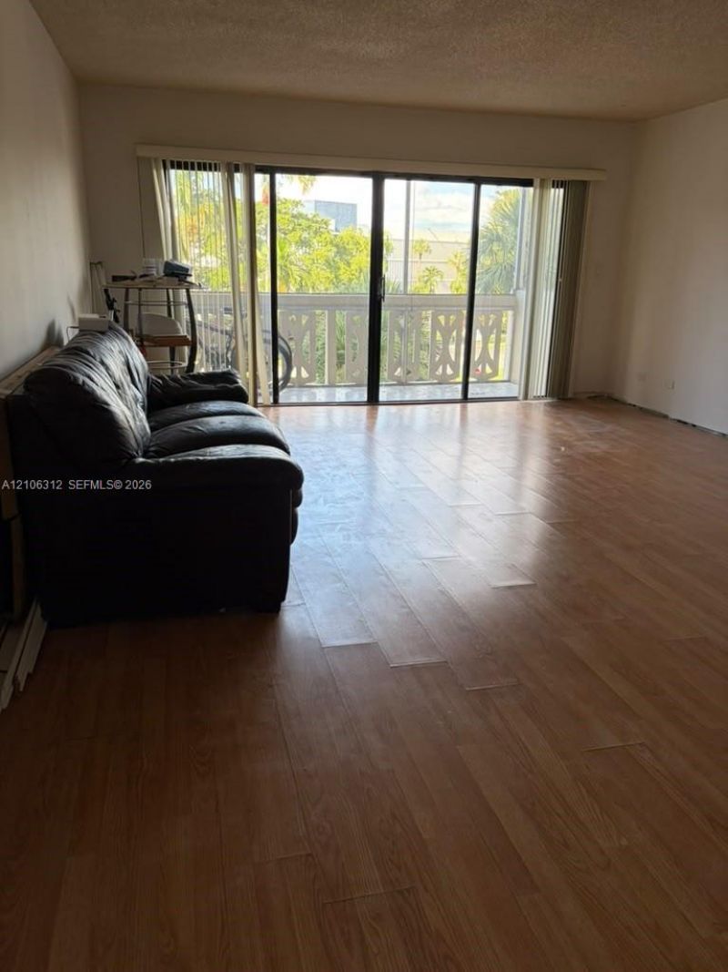 800 NE 195th St , Unit 311, Miami, FL 33179 Photo