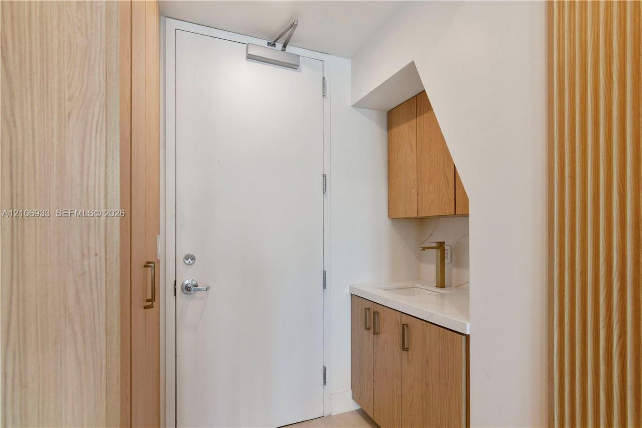 175 SW 7th St , Unit 1707, Miami, FL 33130 Photo