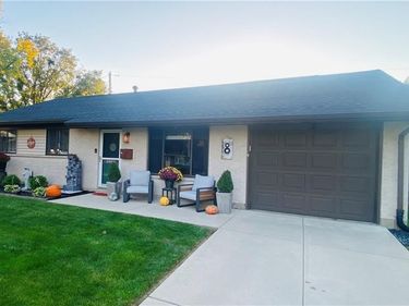 8 Vienna Court, Brookville, OH 45309
