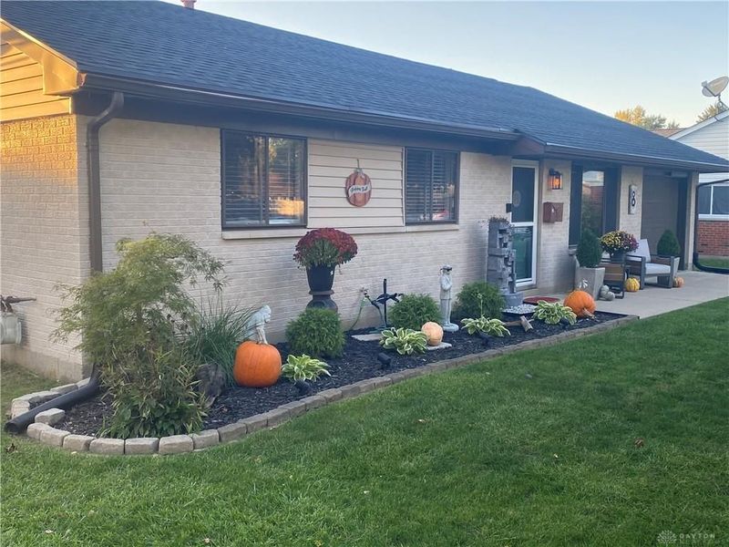 8 Vienna Court, Brookville, OH 45309 Photo 2