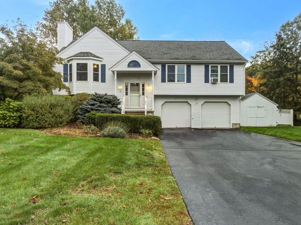 6 Clover Hill Road, Sutton, MA 01590