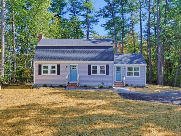 127 Crescent Pl, Hanson, MA 02341