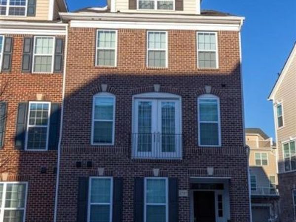 2737 S Spurway Drive, Ann Arbor, MI 48105