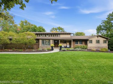 32484 Westlady Drive, Beverly Hills Village, Mi 48025