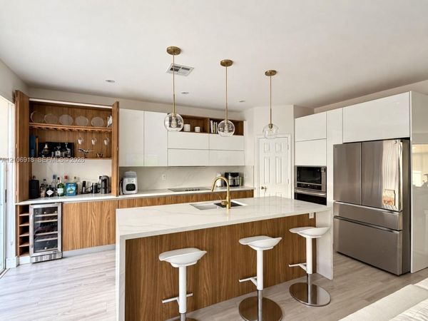 5747 NW 113th Ave , Doral, FL 33178