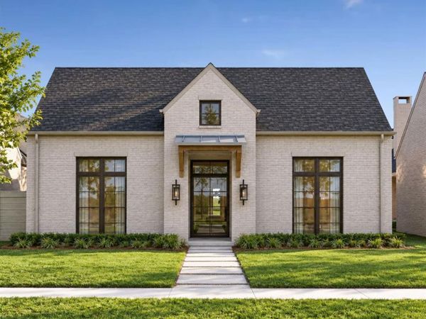 6803 Kenwell Street , Dallas, TX 75209