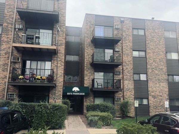 8970 N Parkside Avenue , Unit 304, Des Plaines, IL 60016