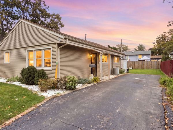 448 N Lake Shore Drive , Mundelein, IL 60060