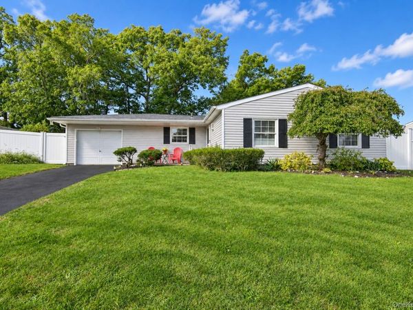 34 College Hills Drive , Farmingville, NY 11738
