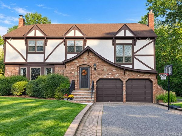 43 Pelican Court, Syosset, NY 11791