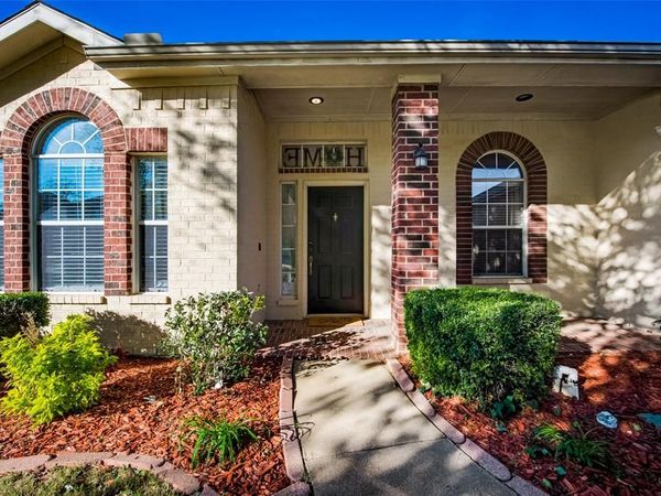 2732 Excalibur Drive , Grand Prairie, TX 75052