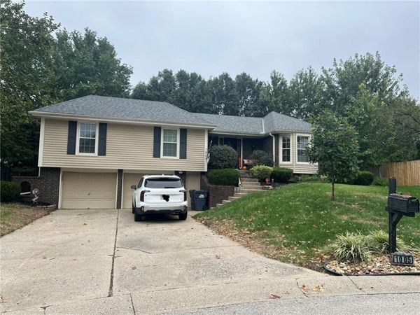 1005 SW HIAWATHA Drive, Blue Springs, MO 64015