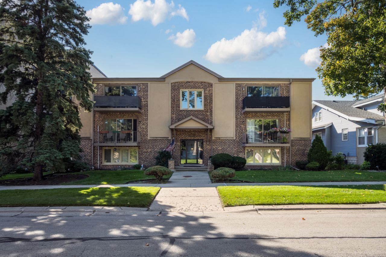 1611 Ashland Avenue, Unit 303, Des Plaines, IL 60016 Main Photo