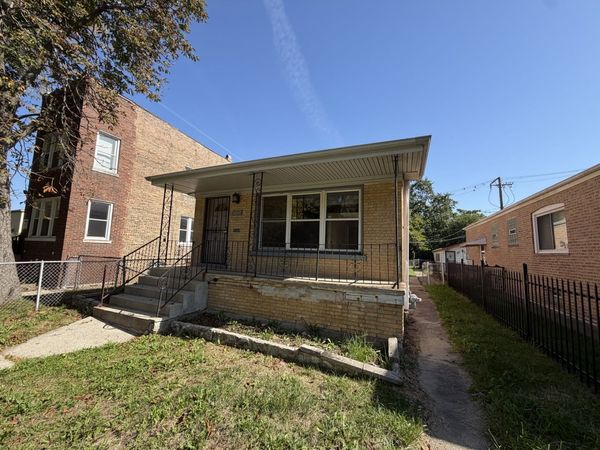 10517 S Cottage Grove Avenue, Chicago, IL 60628