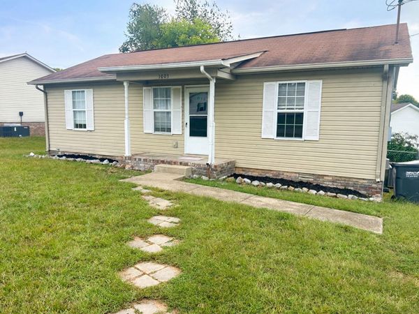 1003 Poppy Seed Dr , Oak Grove, KY 42262