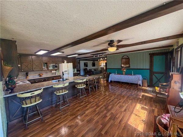 14077 Hwy D , Versailles, MO 65084