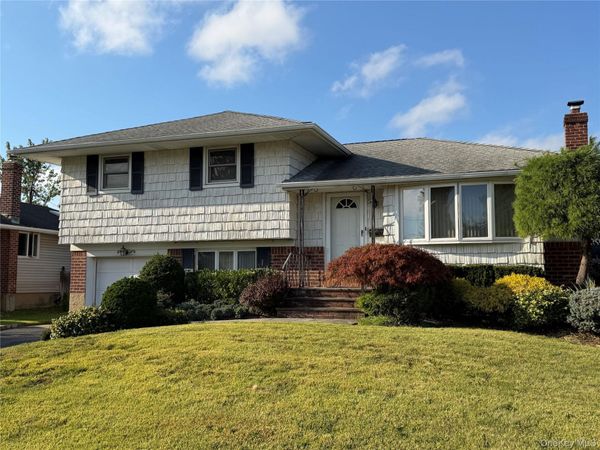 5 Lane Avenue , Plainview, NY 11803