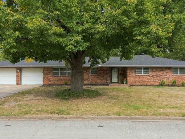 124 Rogers Circle Drive, Springdale, AR 72764