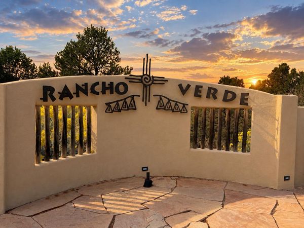 25 Los Pecos Loop , Tijeras, NM 87059