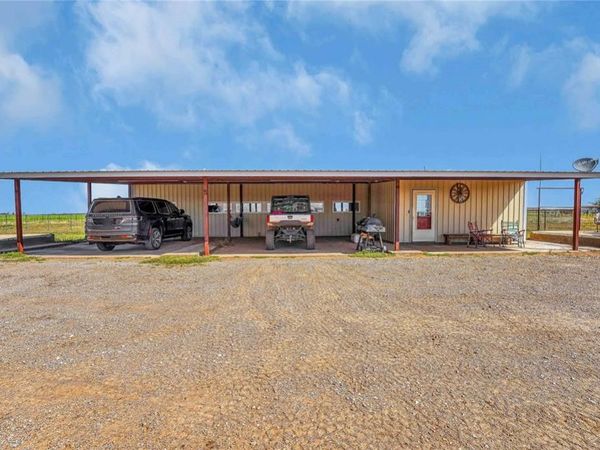 31665 E County Rd 1350, Willow, OK 73673