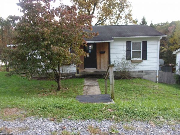 40 Centre Avenue, Belington, WV 26250