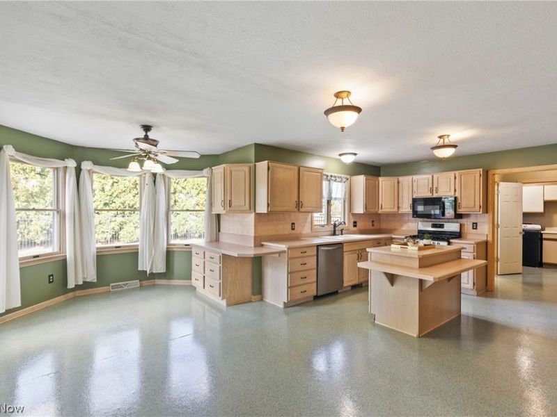 7902 Kerrybrooke Trail, Poland, OH 44514 Photo 2