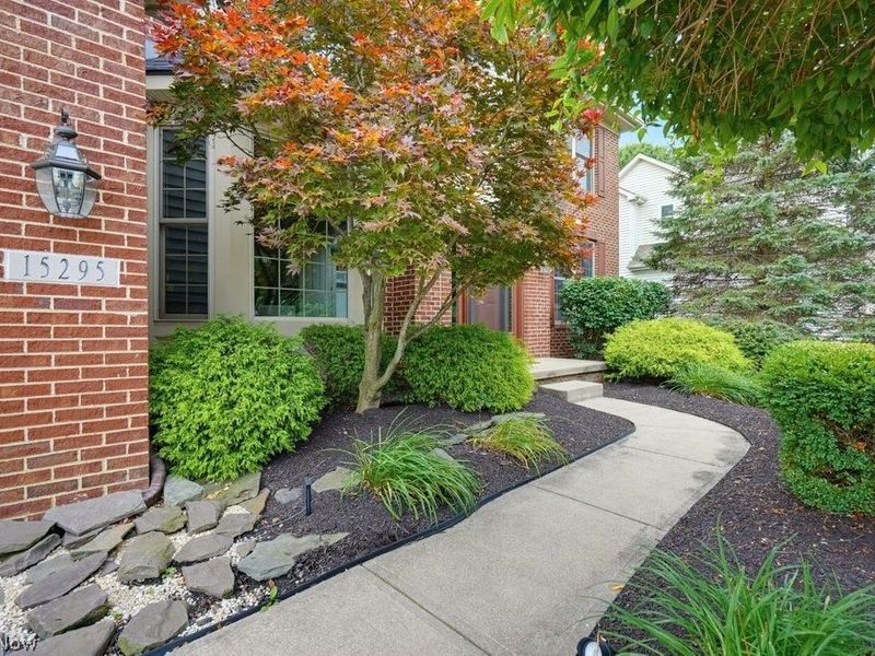 15295 Old Oak Drive, Strongsville, OH 44149 Photo 3