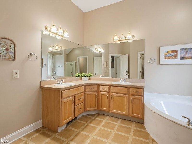 15295 Old Oak Drive, Strongsville, OH 44149 Photo 32