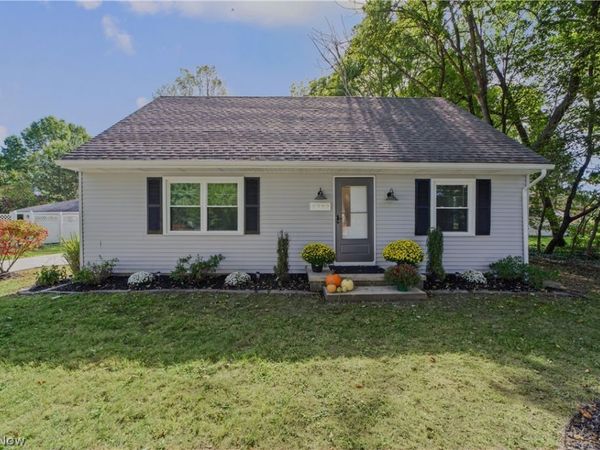 3292 Helmsdale Drive , Akron, OH 44312