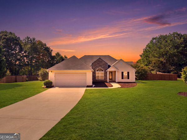 713 Manor Ridge Drive, Loganville, GA 30052
