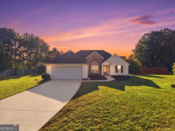 713 Manor Ridge Drive, Loganville, GA 30052