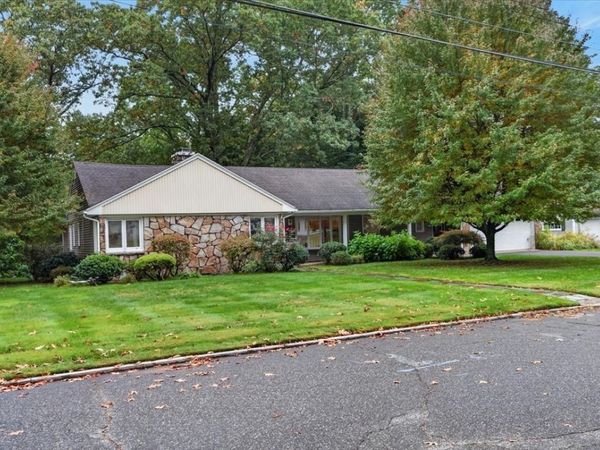 25 Ridgeway Circle, Springfield, MA 01118