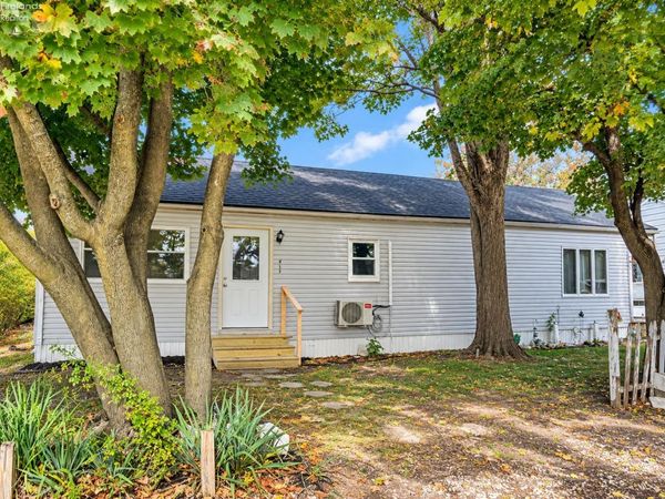 815 Edison Lane, Port Clinton, OH 43452