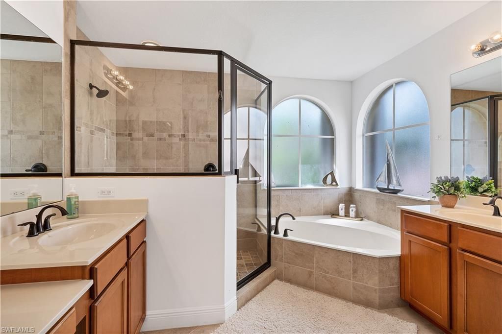 3582 Malagrotta Cir, Cape Coral, FL 33909 Photo